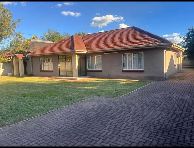 3 BEDROOM HOUSE FOR SALE IN THREE RIVERS